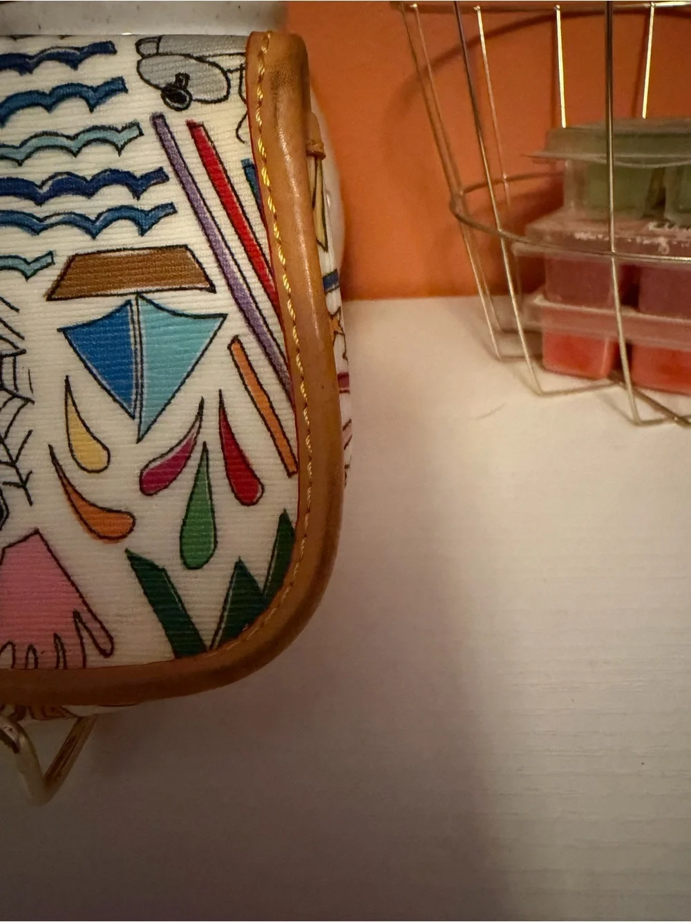 DOONEY & BOURKE White Whimsy Wristlet(EUC)